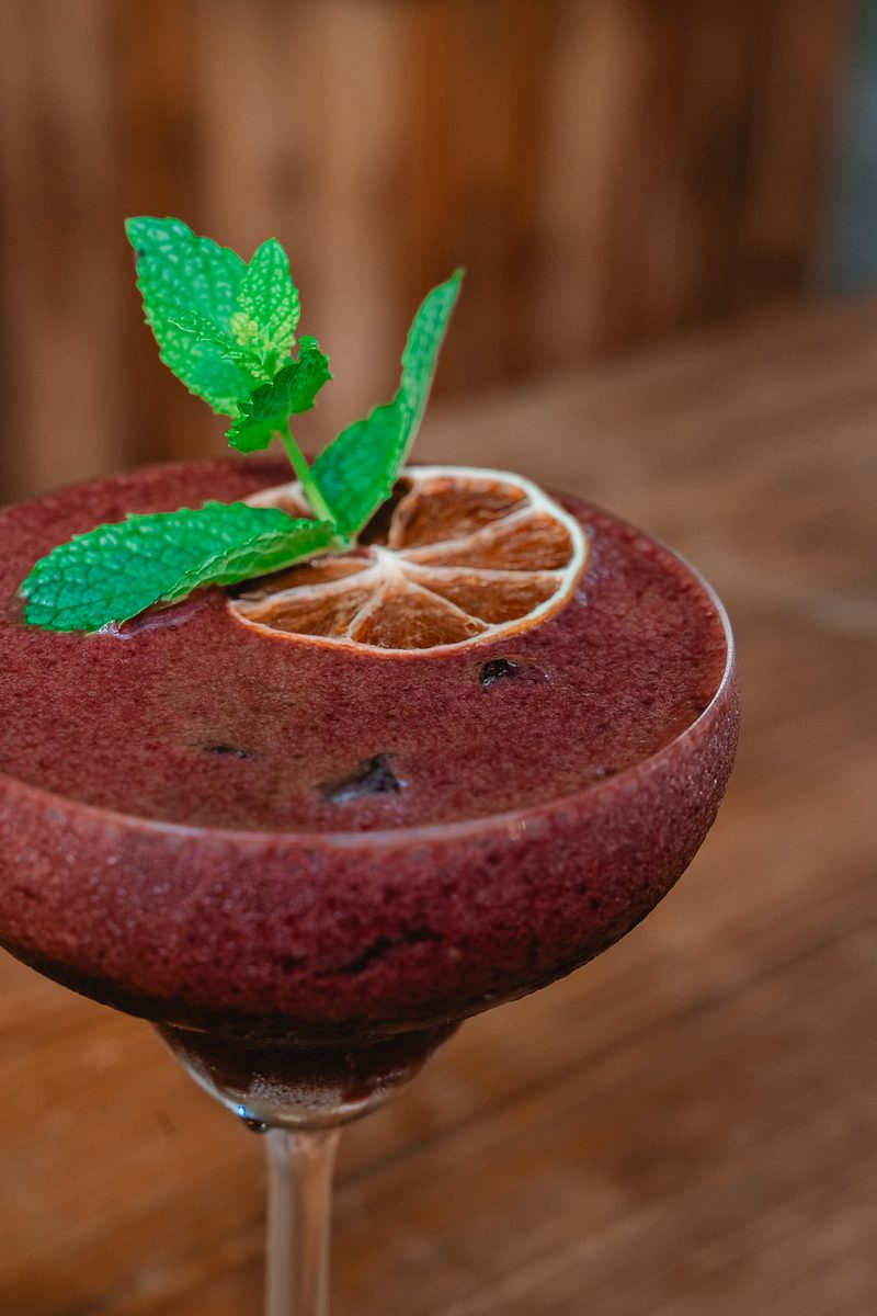 Cocktail artesanal de frutos vermelhos